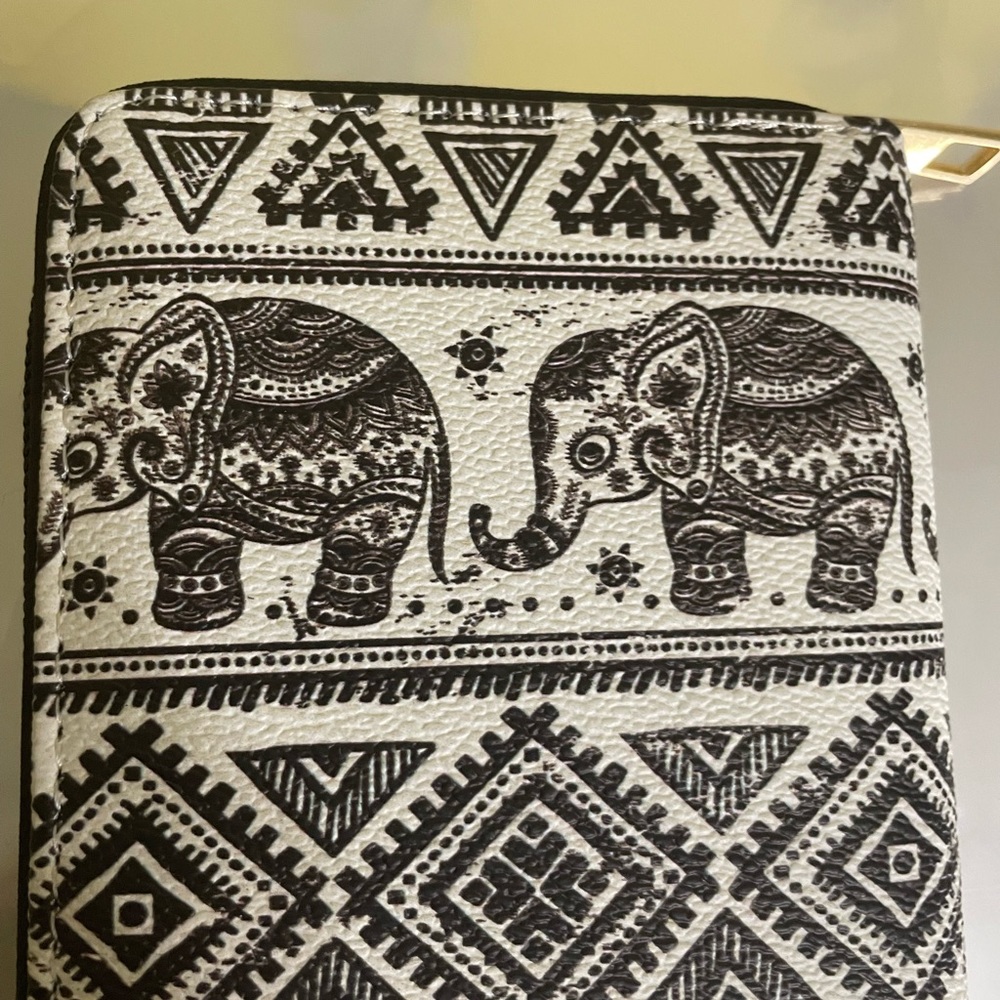 Vinyl Elephant Pattern Wallet - Picture 7 of 7